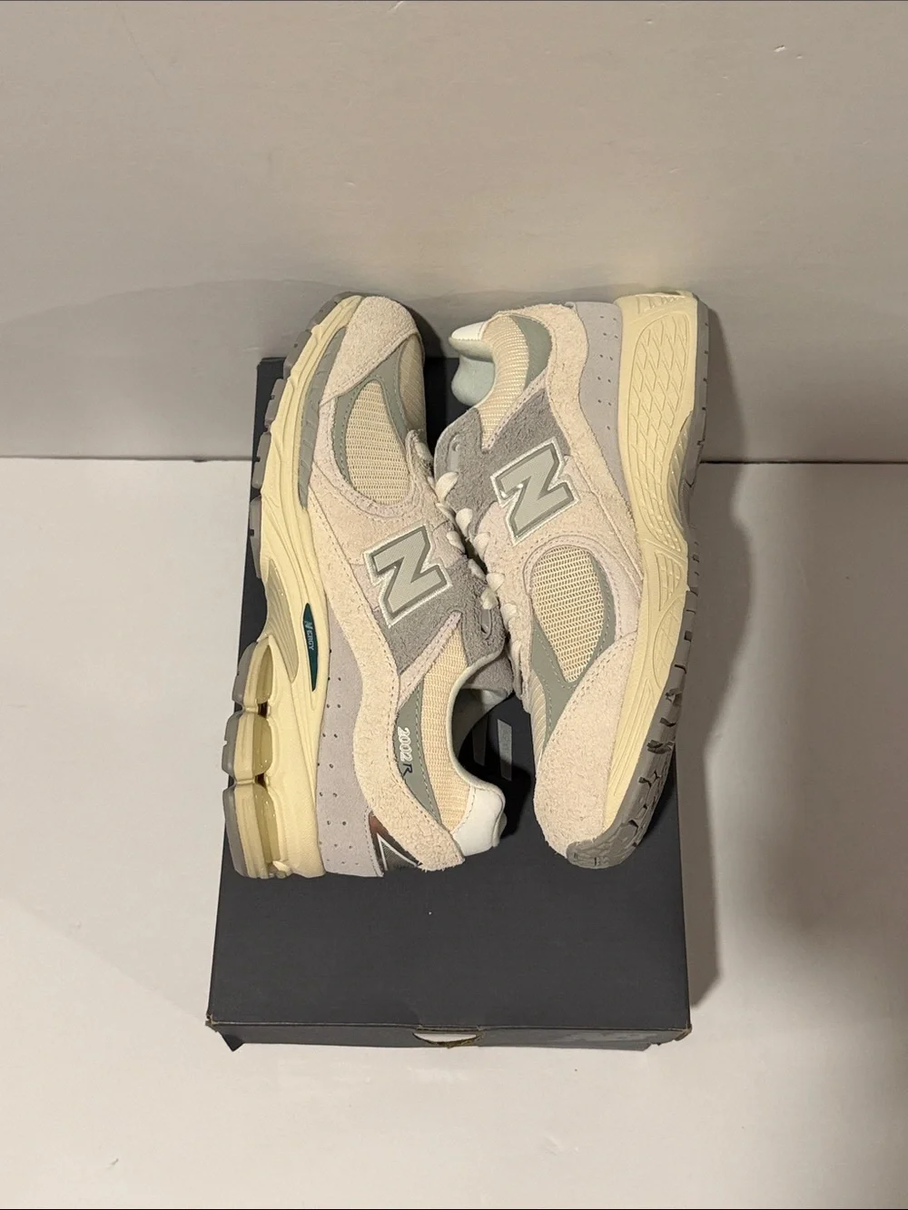 NB2002R ‘Linen’ Size 6 (M2002REK)